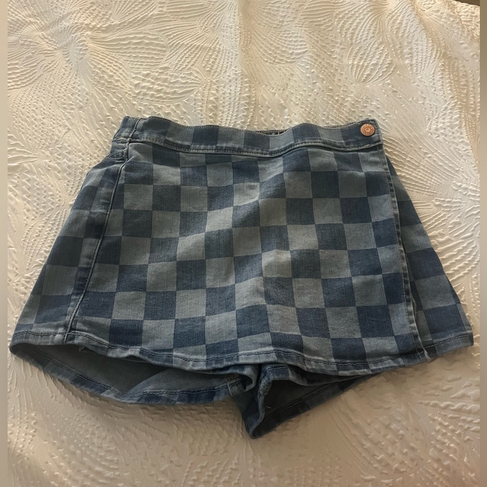 Short/Skirt from abercrombie kids. In very good condition!
